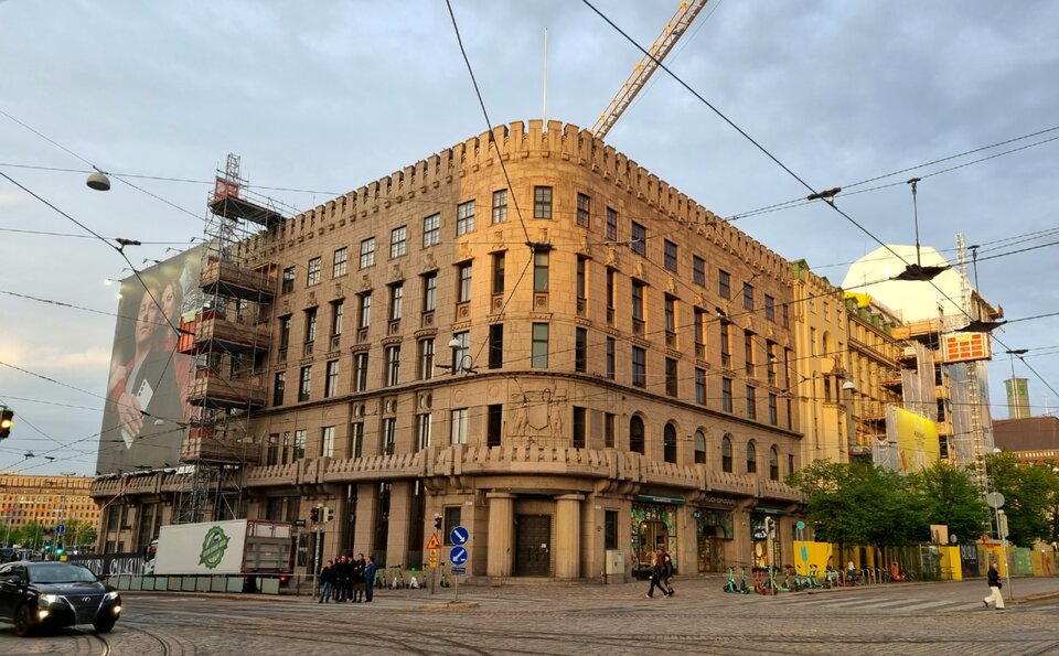 <p>Rakenteilla oleva Grand Hansa Mannerheimintien risteyksestä kuvattuna kesäkuussa 2022.</p>